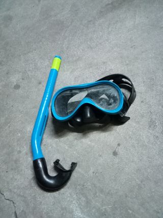 Aletas y gafas para bucear Decathlon de segunda mano por 3 EUR en Badajoz  en WALLAPOP