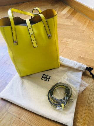 Gloria Ortiz bolso de segunda mano por 40 EUR en Carretera del Km. 17,500  Al 22,600 Madrid-Colmenar Viejo en WALLAPOP
