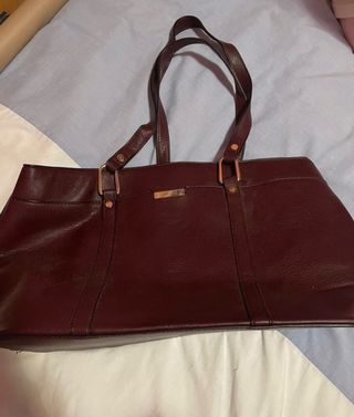 Bolso granate Misako de segunda mano por 15 EUR en Ortuella en WALLAPOP
