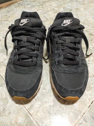 Deportivas Nike negras piel 41 de segunda mano por 8 EUR en Zaragoza en  WALLAPOP