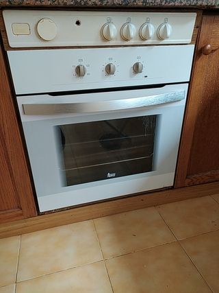 Horno Teka blanco de segunda mano por 75 EUR en Òrrius en WALLAPOP
