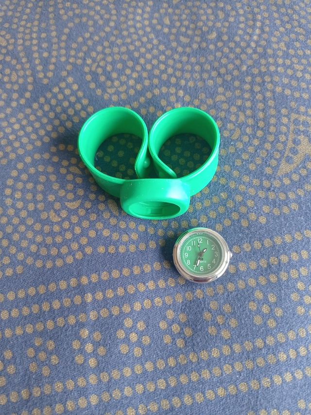 Reloj con esfera intercambiable.