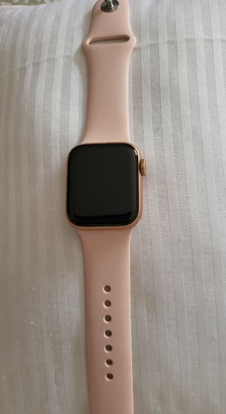Apple Watch SE 40 MM Gold Pink, banda deportiva de segunda mano por 200 EUR  en Daganzo de Arriba en WALLAPOP