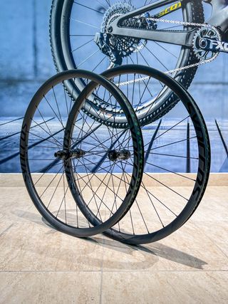Ruedas Syncros Silverton 1.0 S de segunda mano por 1.800 EUR en Estepona en  WALLAPOP