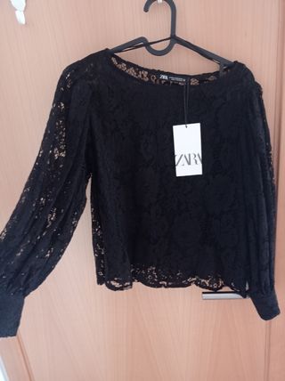 Blusa calada zara de segunda mano por 15 EUR en Aielo de Malferit en  WALLAPOP