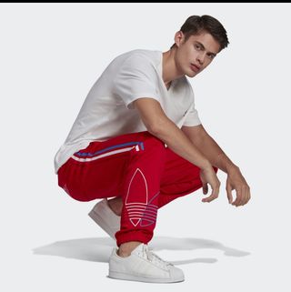 Chandal Adidas clásico de segunda mano en WALLAPOP