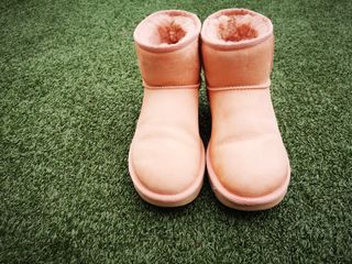 Botas UGG originales,talla 39, color rosa palo de segunda mano por 70 EUR  en Getafe en WALLAPOP