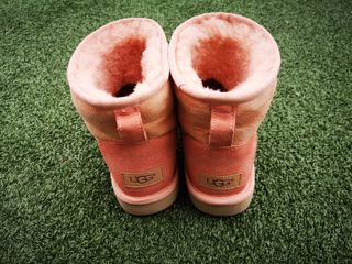 Botas UGG originales,talla 39, color rosa palo de segunda mano por 70 EUR  en Getafe en WALLAPOP