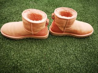 Botas UGG originales,talla 39, color rosa palo de segunda mano por 70 EUR  en Getafe en WALLAPOP