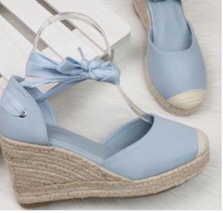 Sandalia cuña esparto, azul cielo de segunda mano por 30 EUR en Celeiro en  WALLAPOP
