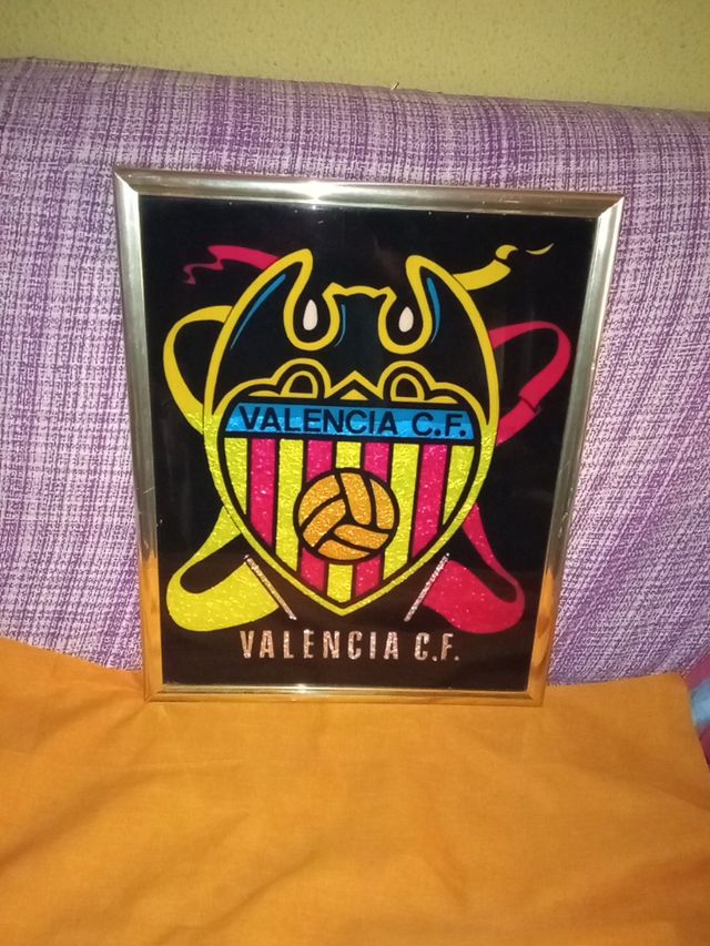 Escudo del Valencia marco color oro