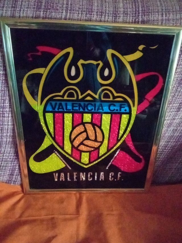 Escudo del Valencia marco color oro