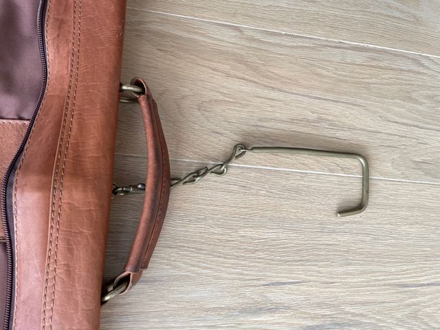 PORTA TRAJES DE PIEL