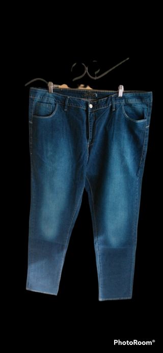 Pantalones Vaqueros mujer talla 56 Nuevos de segunda mano por 15 EUR en  Madrid en WALLAPOP