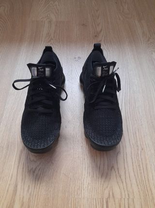 Nike Air Vapormax Flyknit 3 negras talla 42.5 de segunda mano por 80 EUR en  Castellón de la Plana en WALLAPOP