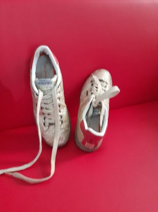 Zapatillas Doradas Pepe Jeans. Muy bonitas de segunda mano por 38 EUR en  Palma de Mallorca en WALLAPOP