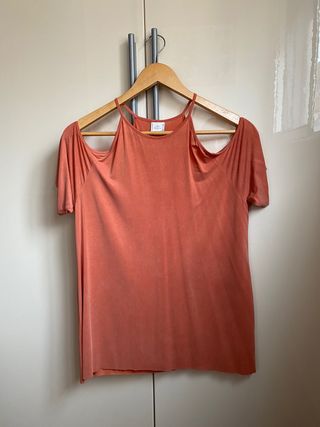 Blusa hombros descubiertos Zara de segunda mano por 6 EUR en Mutxamel en  WALLAPOP