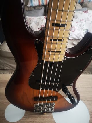 Vendo bajo Marcus Miller V7 de segunda mano por 450 EUR en Urbanitzacio Can  Valls-To en WALLAPOP