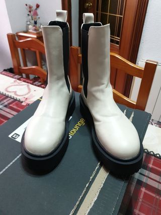 Botas track Pull\u0026amp;Bear n° 39 blancas de segunda mano por 15 EUR en  Rocafort en WALLAPOP