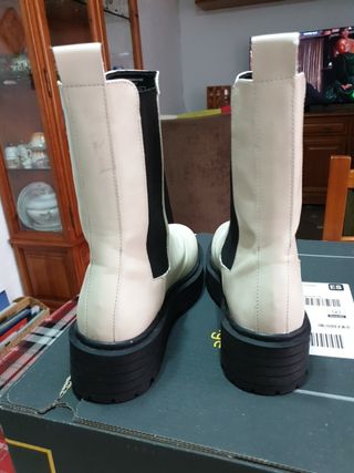 Botas track Pull\u0026amp;Bear n° 39 blancas de segunda mano por 15 EUR en  Rocafort en WALLAPOP