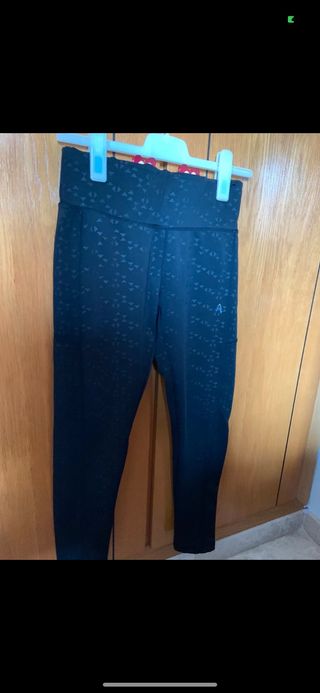 Leggings negros El Corte Inglés de segunda mano por 9 EUR en Valencia en  WALLAPOP