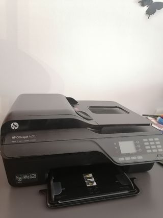 Impresora multifunción HP OfficeJet 4620 de segunda mano por 50 EUR en  Cornellà de Llobregat en WALLAPOP
