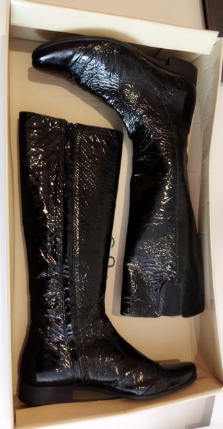 Botas altas mujer. Polipiel Negras. Unisa de segunda mano por 60 EUR en  Sant Carles de La Rapita en WALLAPOP