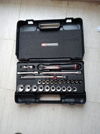 Juego de Puntas y Vasos con Trinquete articulado R1PICO Facom