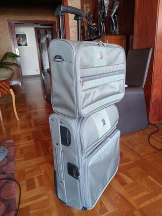MALETAS DE VIAJE CIERRE SEGURIDAD DELSEY 3 de segunda mano por 30 EUR en  Barcelona en WALLAPOP