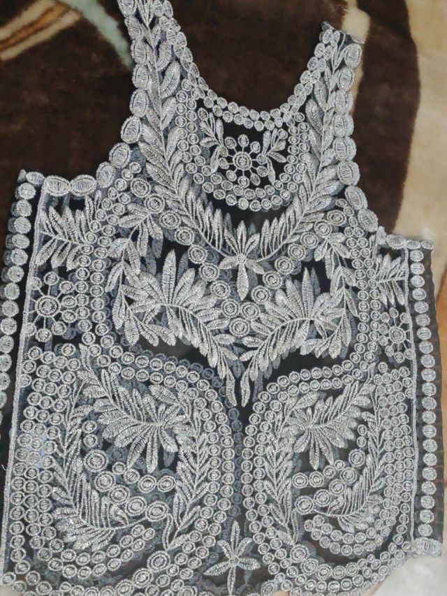 Top encaje cuello redondo-dorado