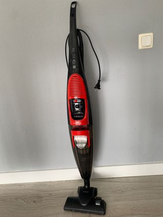 Aspiradora Polti escoba 1400w con cable de segunda mano por 35 EUR en  Mérida en WALLAPOP