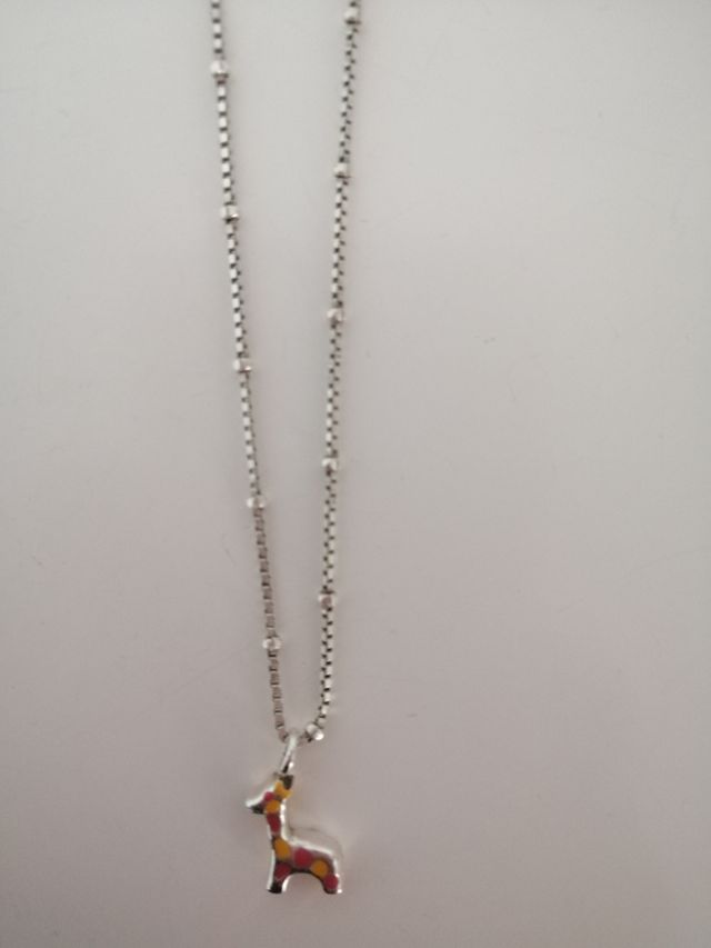 Collar con jirafa con colores