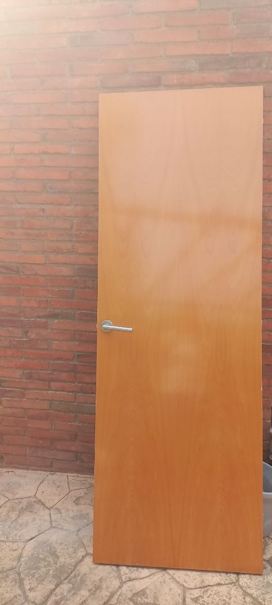 se venden puertas