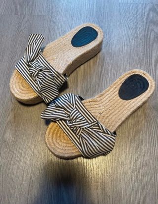 Sandalias de esparto Bershka de segunda mano por 15 EUR en Ortuella en  WALLAPOP