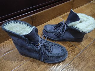 Bota estilo mou cuña interior de segunda mano por 15 EUR en Granada en  WALLAPOP
