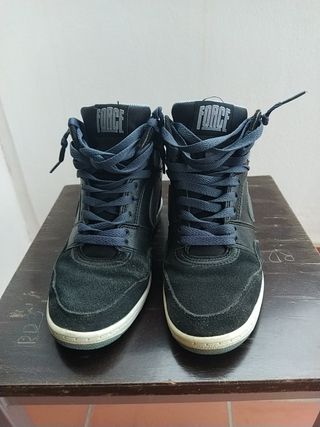 Zapatillas deportivas con cuña interior de segunda mano por 4 EUR en Morón  de la Frontera en WALLAPOP