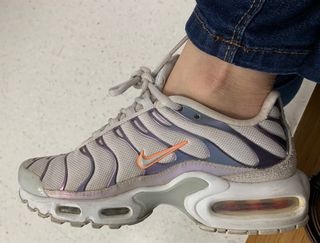 Nike tn air color gris de mujer de segunda mano por 105 EUR en Leganés en  WALLAPOP