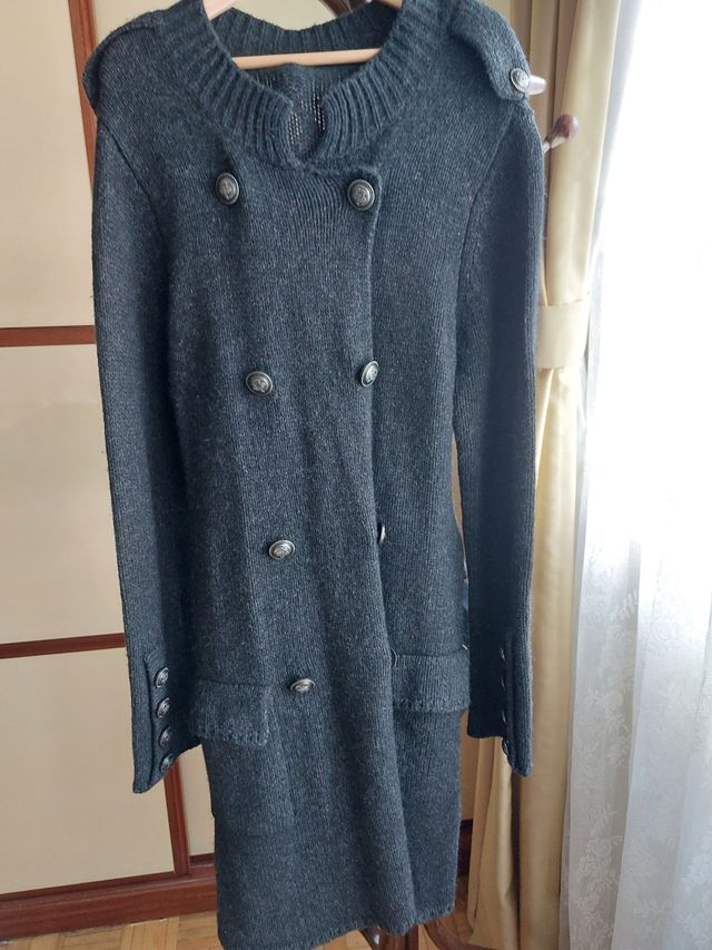 Chaqueta de lana estilo militar.