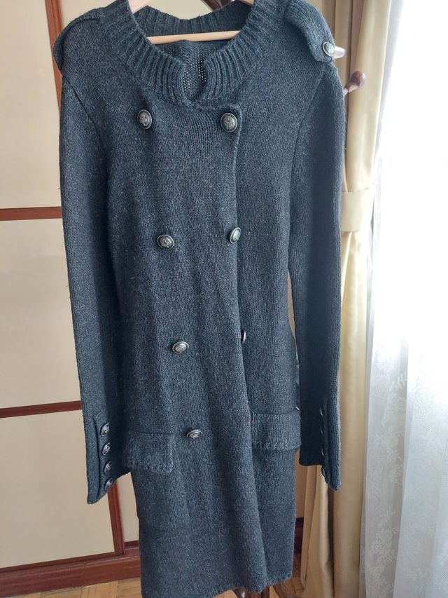 Chaqueta de lana estilo militar.