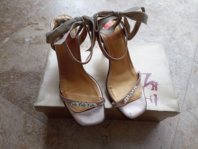 Sandalias "SARA NAVARRO" talla 37 bronce.