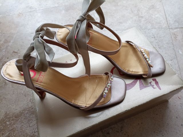 Sandalias "SARA NAVARRO" talla 37 bronce.