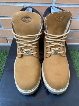 BOTAS PIEL DE BORREGO de segunda mano por 35 EUR en Valencia en WALLAPOP