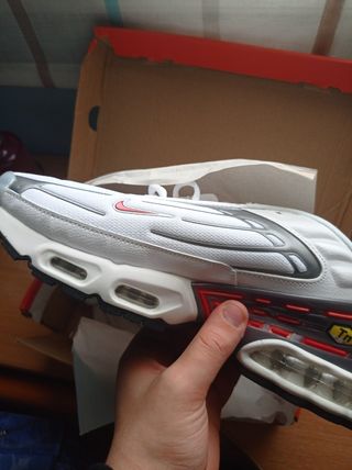 Zapatillas Nike Tuned 3 blancas talla 42 de segunda mano por 55 EUR en Sant  Quirze del Vallès en WALLAPOP