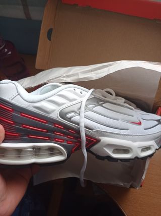 Zapatillas Nike Tuned 3 blancas talla 42 de segunda mano por 55 EUR en Sant  Quirze del Vallès en WALLAPOP