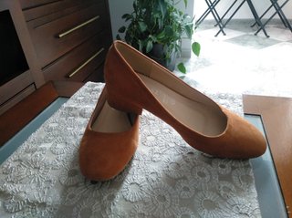 Zapato tacón color caldera de segunda mano por 15 EUR en Cádiz en WALLAPOP