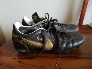 Botas Fútbol Nike Ronaldinho Multitaco de segunda mano por 6 EUR en  Valladolid en WALLAPOP