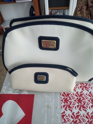 LOTE NECESER Y BOLSA DE ASEO DEL CORTE INGLÉS de segunda mano por 7 EUR en  Burjassot en WALLAPOP