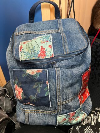 Mochila vaquera desigual de segunda mano por 80 EUR en La Soledad en  WALLAPOP