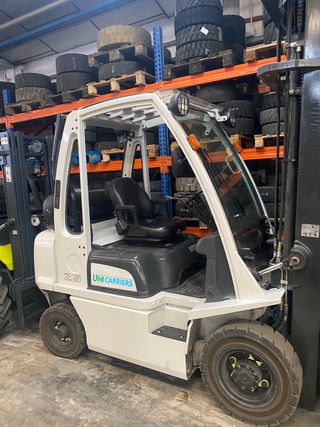 NISSAN GLP SEMINUEVA  2.5 tn TRIPLE