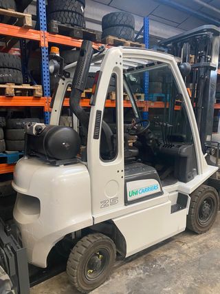 NISSAN GLP SEMINUEVA  2.5 tn TRIPLE